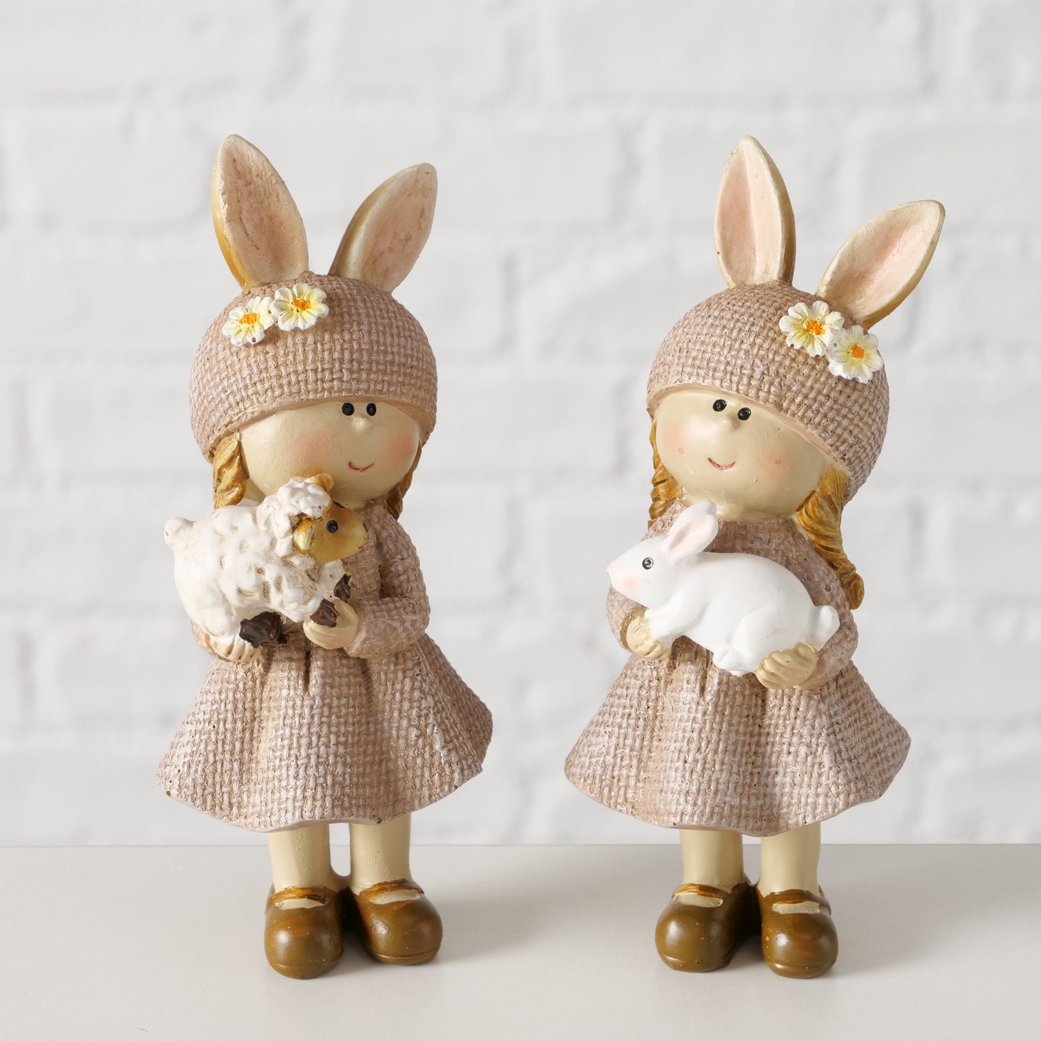 Figur Myriam – Mädchen mit Hase & Schaf