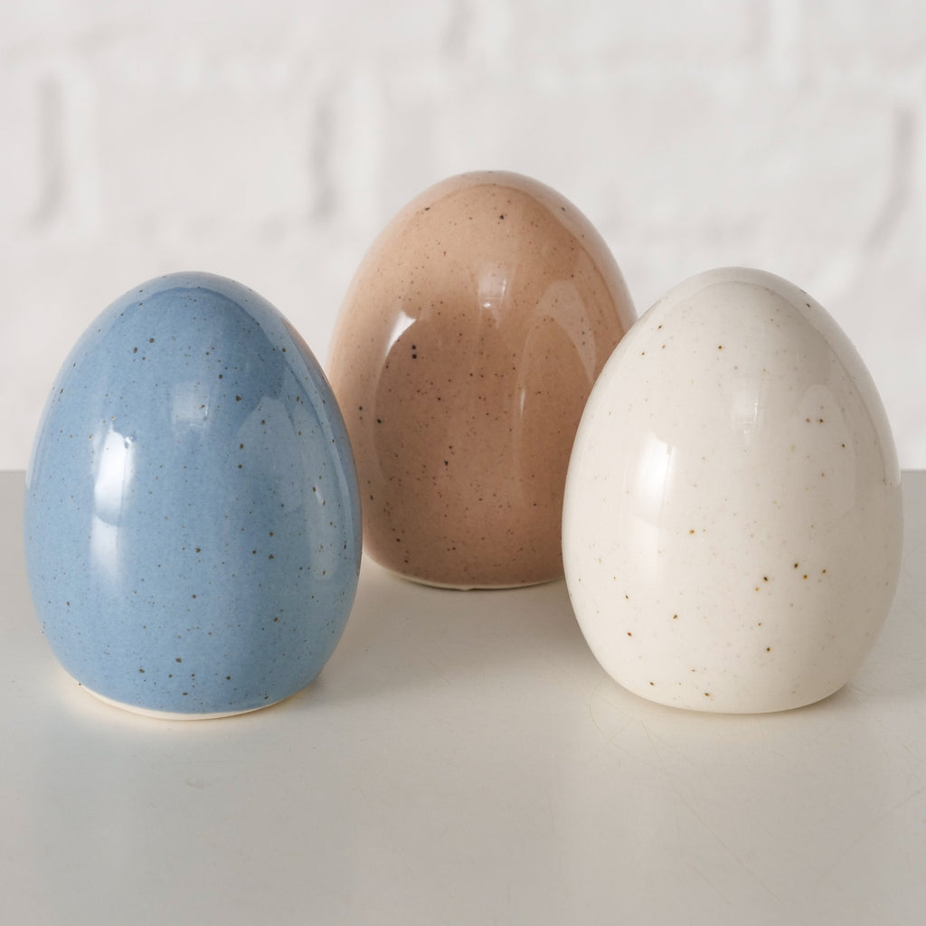 Handbemaltes Porzellan-Osterei Mylana – Edle Frühlingsdekoration in Beige-Blau
