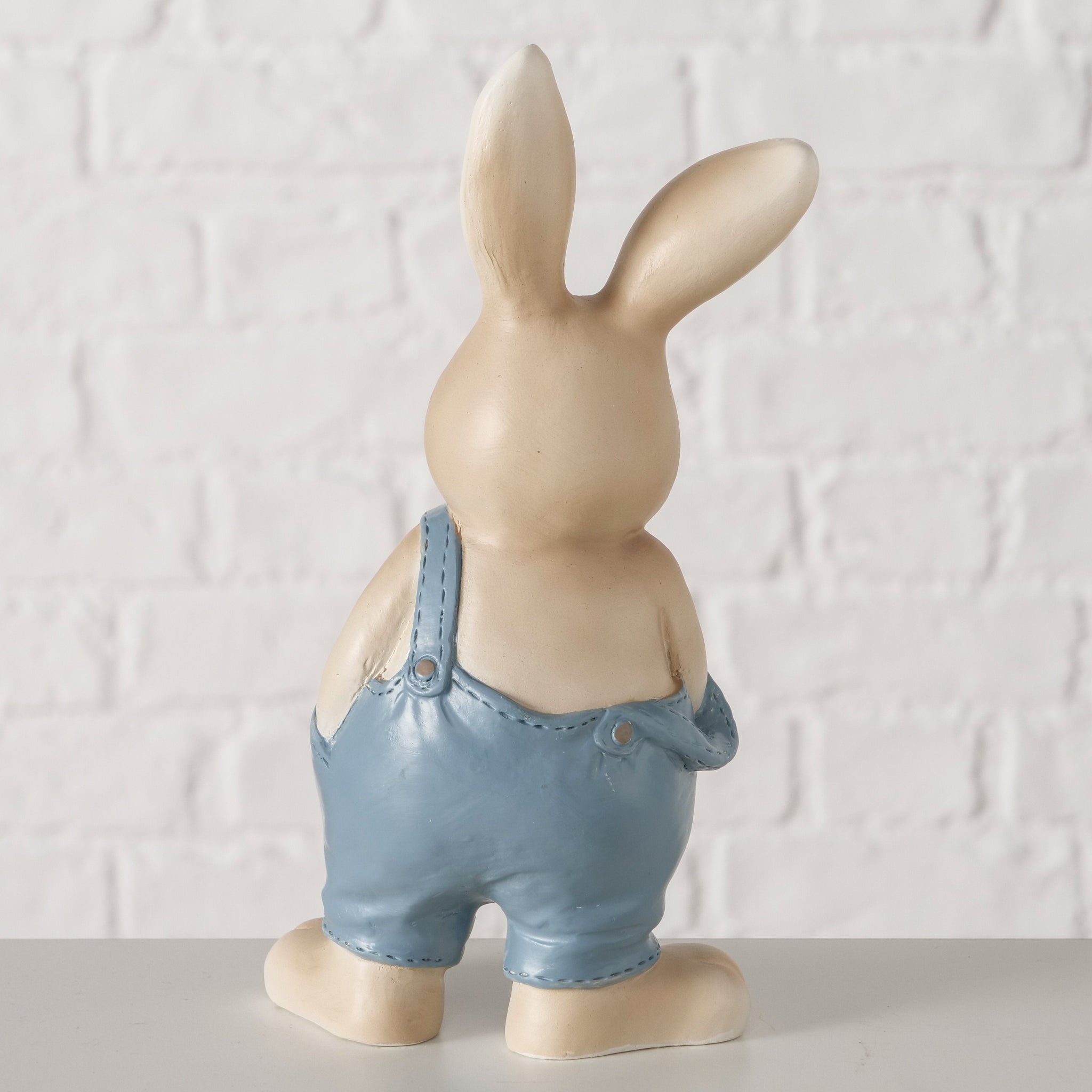 Handbemalte Hasenfigur Smitty – Osterdekoration aus Kunstharz