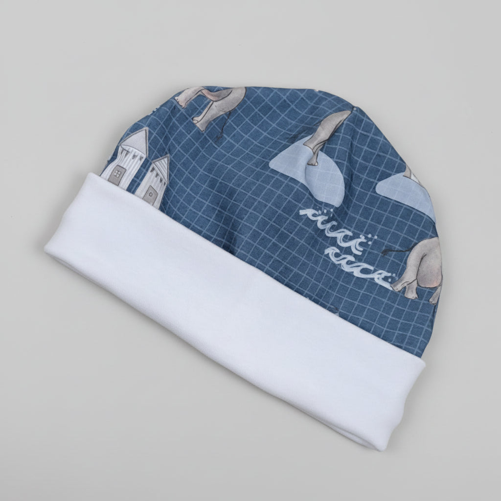 Babymütze aus Baumwolljersey mit Elefantenmotiv in blau und weiss, handgefertigt in der Schweiz, swiss made