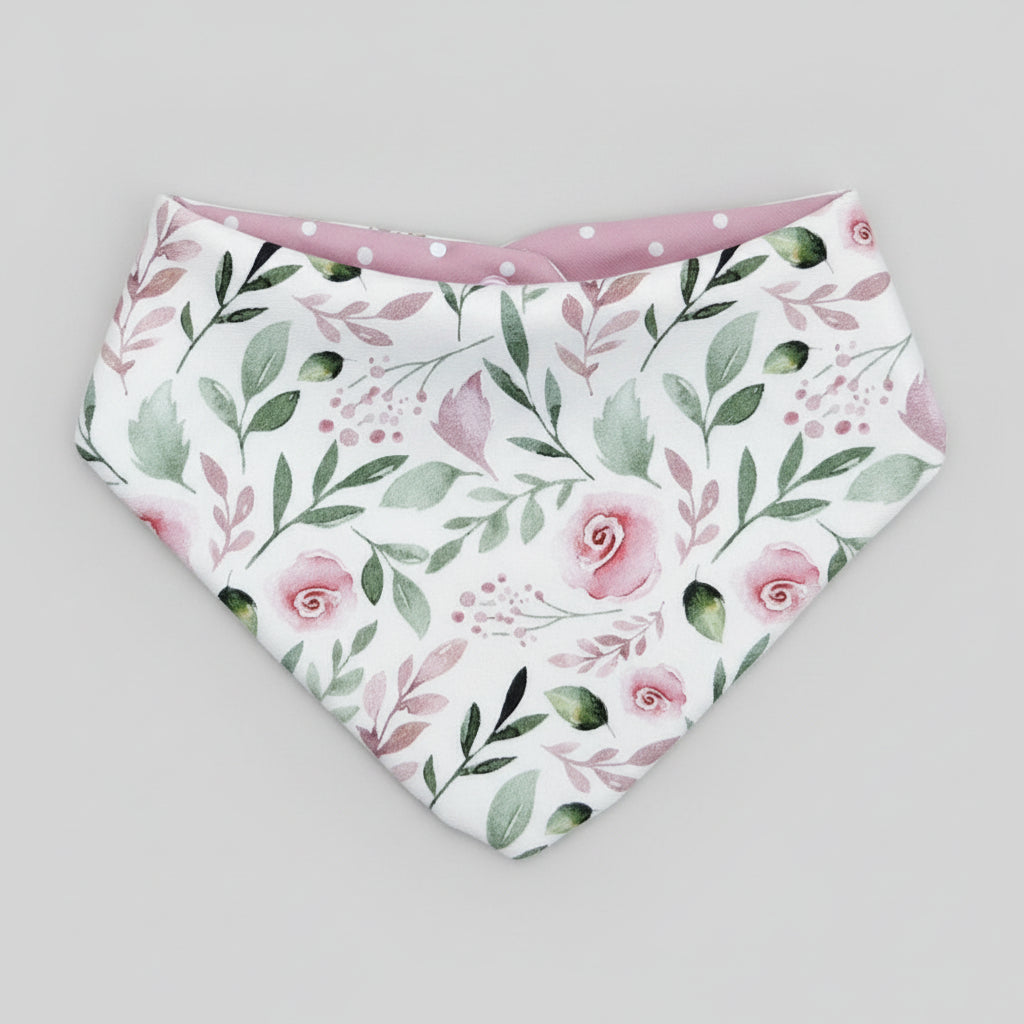 Dreiechstuch aus Baumwolljersey mit Rosenmotiv in weiss und rosa, handgefertigt in der Schweiz, swiss made