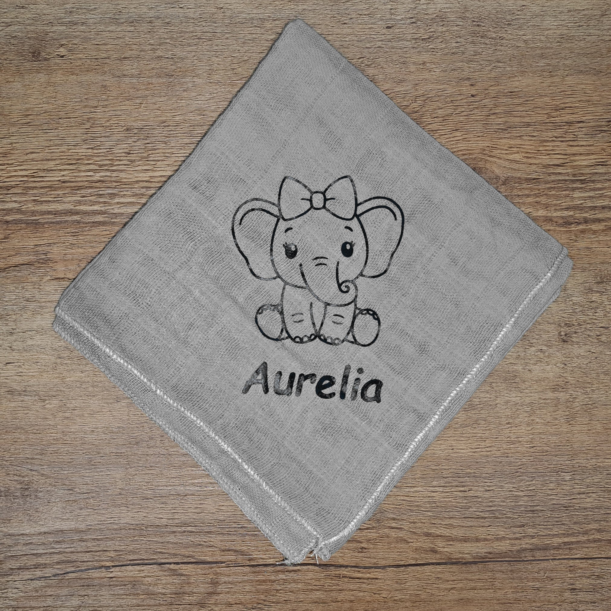 Nuscheli Elefant weiblich, diverse Farben